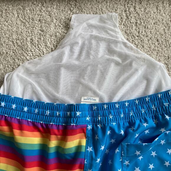 Chubbies Swim Trunk 5.5" Inseam Mens 2XL Stars and Rainbow Stripes Mesh Lined - Picture 6 of 6